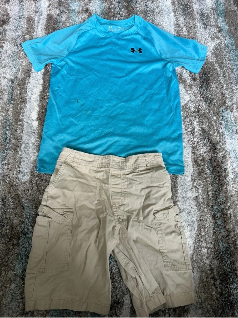 Under Armour boys blue Short Sleeve tee size medium 365 kids khaki shorts size 8